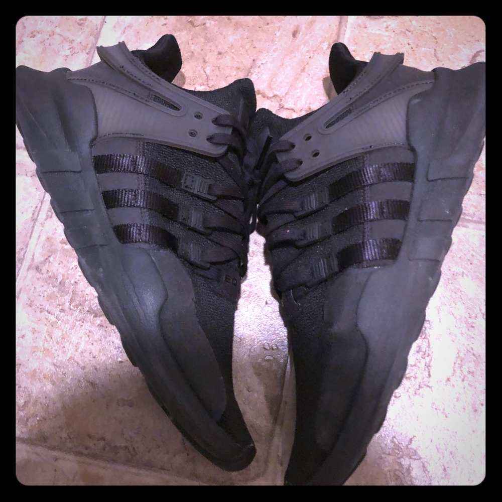 Adidas sneakers size 7 youth